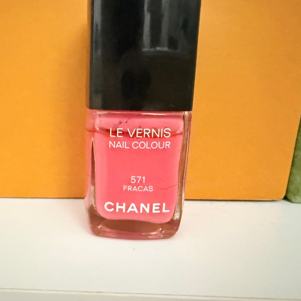 CHANEL Le Vernis Nail Polish, 571 Fracas